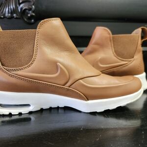 Nike Women's Brown Leather Athletic Shoes